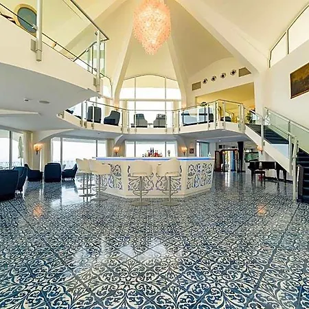Grand Excelsior Hotel