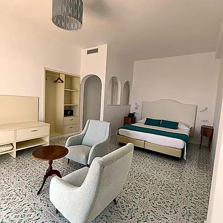 Hotel Grand Excelsior 4*
