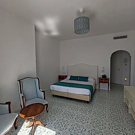 Grand Excelsior Hotel