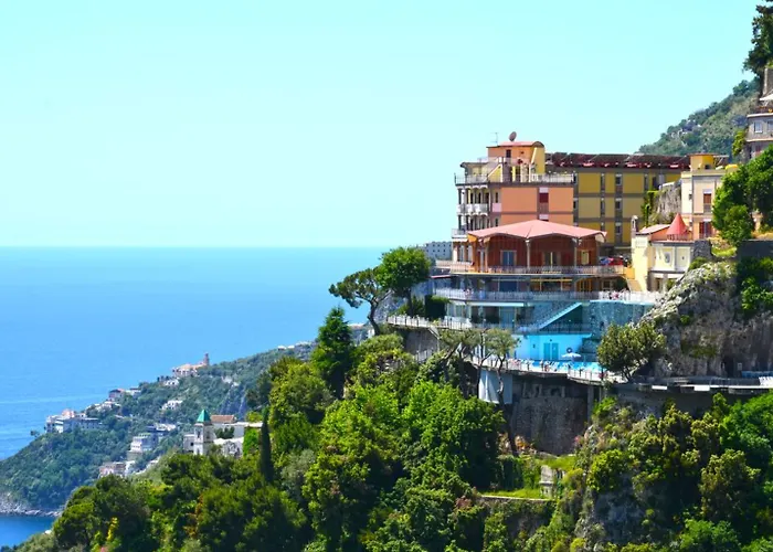 Grand Excelsior Hotel