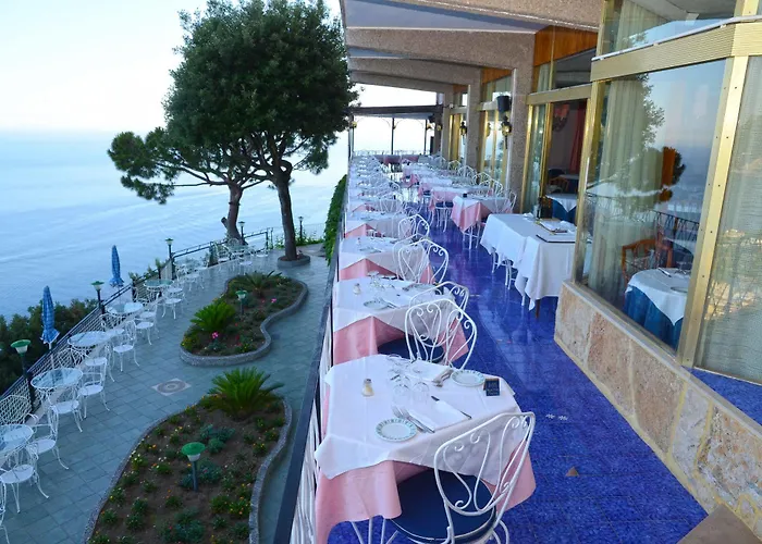 Hotel Grand Excelsior 4*