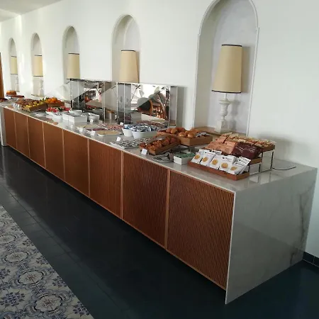Grand Excelsior Hotel