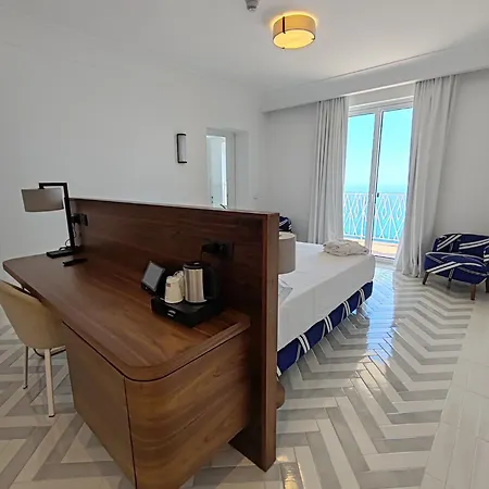 Grand Excelsior Hotel 4*